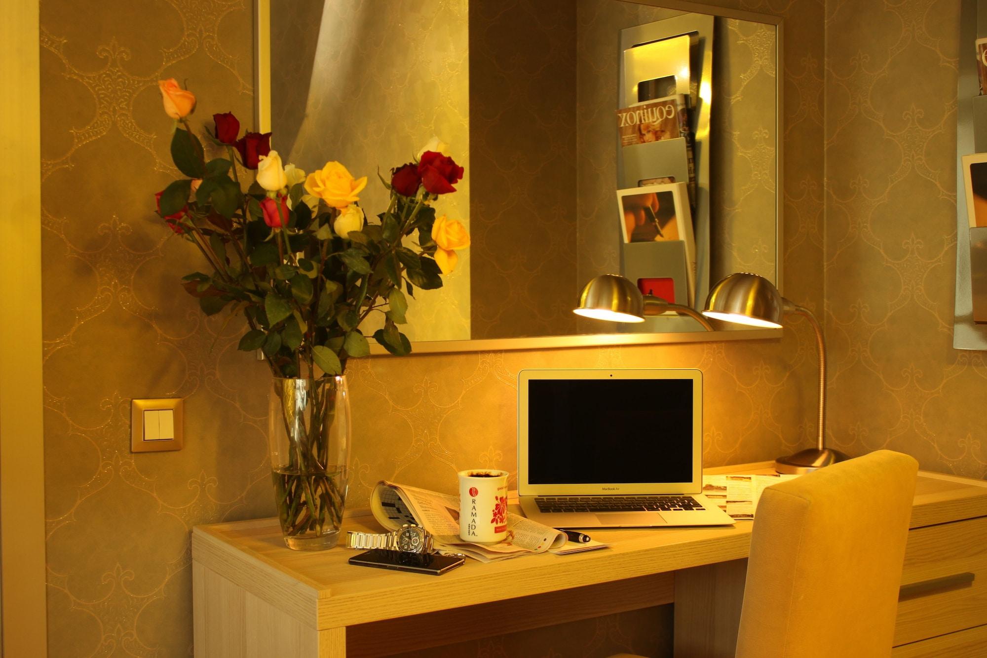Hotel Ramada By Wyndham Ankara Esterno foto