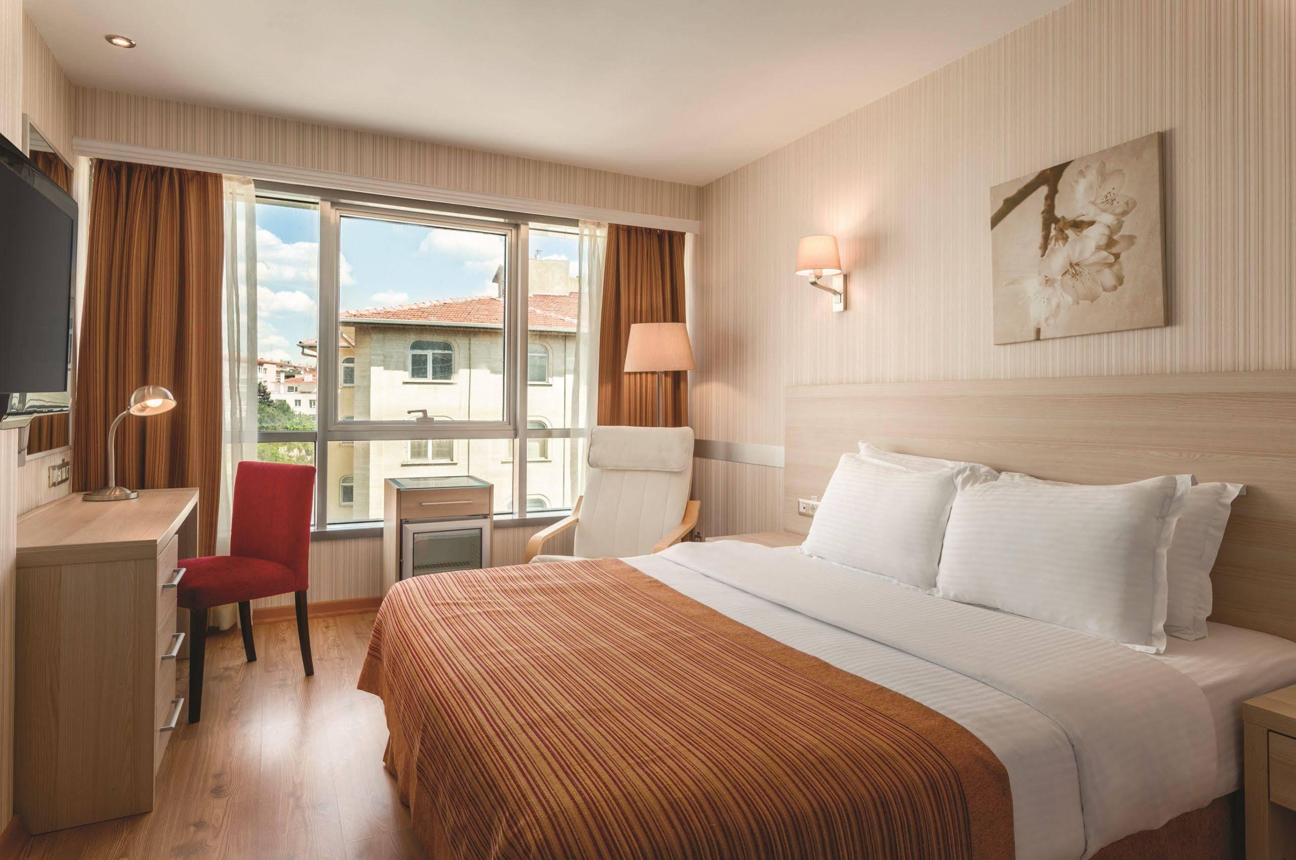 Hotel Ramada By Wyndham Ankara Esterno foto
